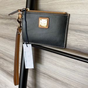NWT-Dooney&Bourke Smooth Leather Card Wristlet,Blk